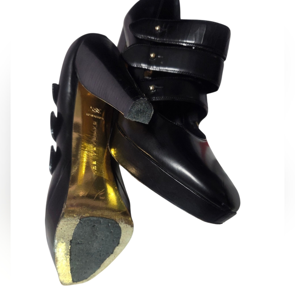 Barbara Bui Black Glossy Heels with Sculptural Design - Picture 5 of 11
